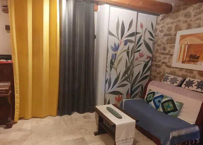 Appartement Confortable A Roujan De 50 M² アパート