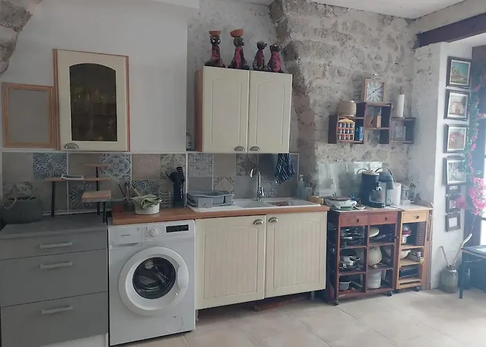 Appartement Confortable A Roujan De 50 M²