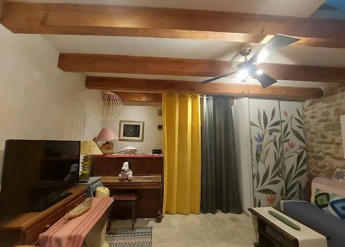 Апартаменты Appartement Confortable A Roujan De 50 M² Roujan