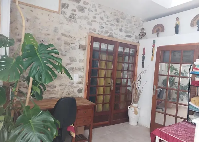 Апартаменты Appartement Confortable A Roujan De 50 M²